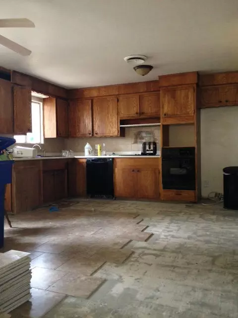 1070 Lorraine Dr, Redding, CA 96002 photo 3