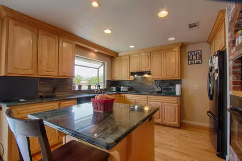 2736 Amethyst Way, Redding, CA 96003 photo 8