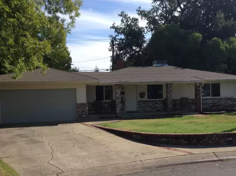 204 Oleander Cir, Redding, CA 96001 photo 4