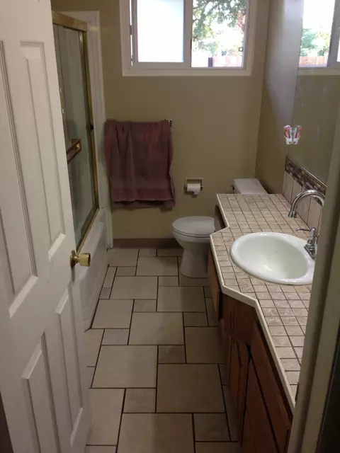 204 Oleander Cir, Redding, CA 96001 photo 2