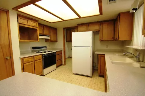 2287 Harlan Dr, Redding, CA 96003 photo 2