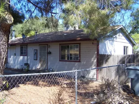 2731 Victor Ave, Redding, CA 96002 photo 3