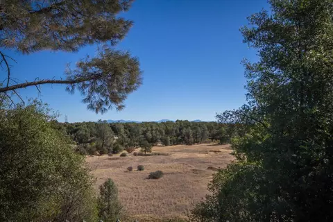 1485 Murieta Loop, Redding, CA 96002 photo 2