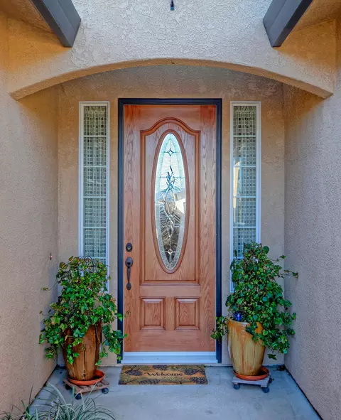 577 Grants, Redding, CA 96003 photo 2