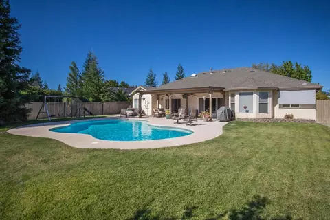 3279 Misty Glen Dr, Redding, CA 96001 photo 2