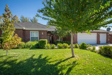 2612 Templeton Dr, Redding, CA 96002 photo 1