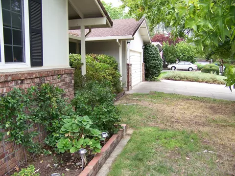 529 Estate St, Redding, CA 96002 photo 2