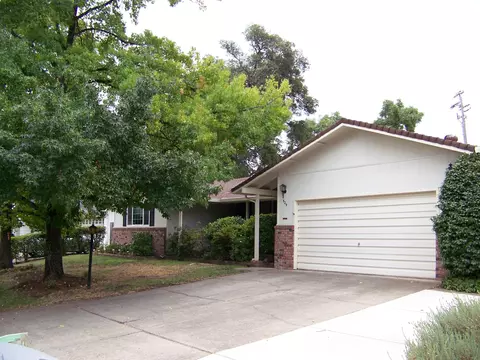 529 Estate St, Redding, CA 96002 photo 1