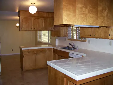 529 Estate St, Redding, CA 96002 photo 4