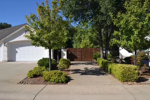 4084 Calliope Ct, Redding, CA 96002 photo 2