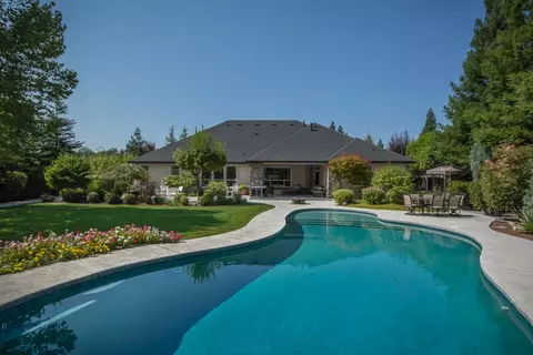 4785 Yellowstone Dr, Redding, CA 96002 photo 2