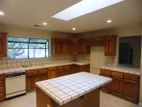 6595 Stoney Dr, Redding, CA 96002 photo 4