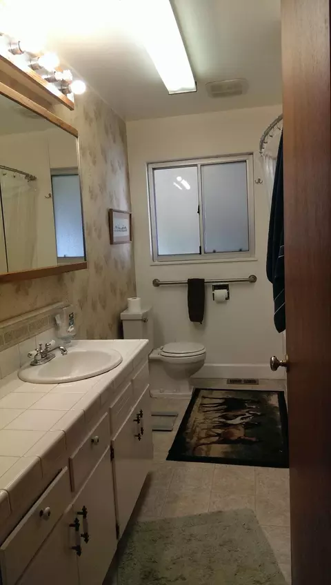 240 Oleander Cir, Redding, CA 96001 photo 14