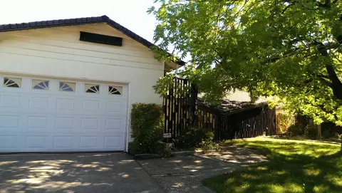 240 Oleander Cir, Redding, CA 96001 photo 4