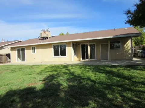 3381 Auburn Dr, Redding, CA 96003 photo 4