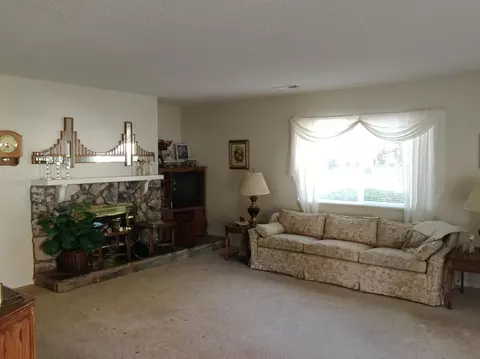 1855 Del Mar Ave, Redding, CA 96003 photo 4