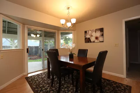 2945 Valentine Ln, Redding, CA 96001 photo 7
