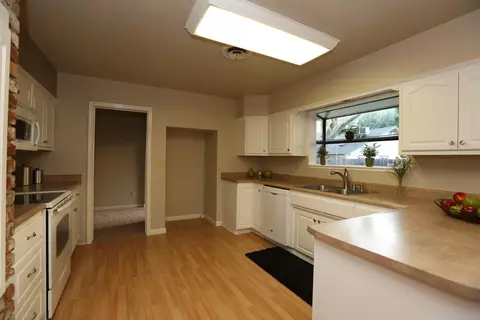 2945 Valentine Ln, Redding, CA 96001 photo 5