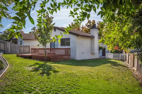 727 Coffeeberry Ln, Redding, CA 96003 photo 1