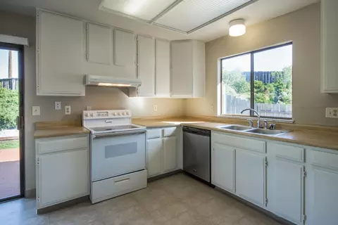 727 Coffeeberry Ln, Redding, CA 96003 photo 4