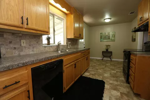 2178 Park Marina Dr, Redding, CA 96001 photo 4