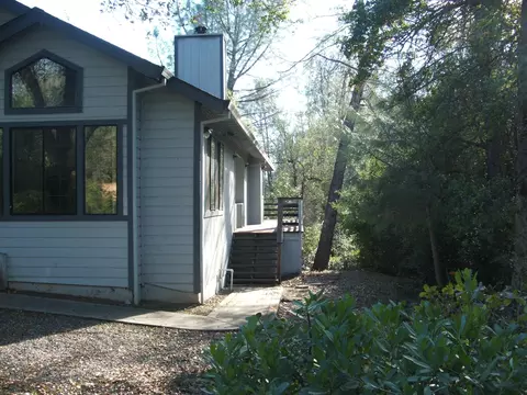 3143 Pinehaven Dr, Redding, CA 96003 photo 1