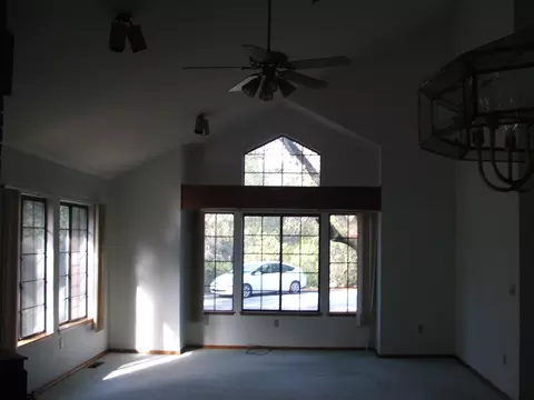 3143 Pinehaven Dr, Redding, CA 96003 photo 3