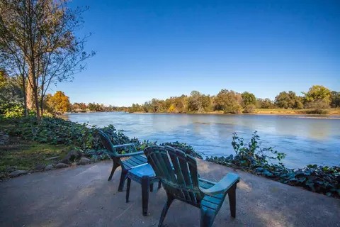6601 Riverside Dr, Redding, CA 96001 photo 2