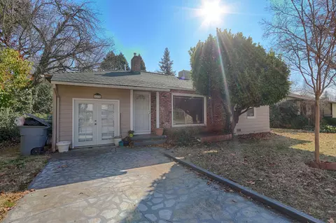 679 Coronado St, Redding, CA 96003 photo 2