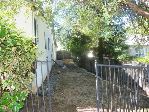 1065 Hillsdale Ct, Redding, CA 96003 photo 17