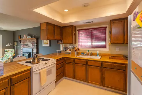 3611 Elizabeth Way, Redding, CA 96001 photo 9