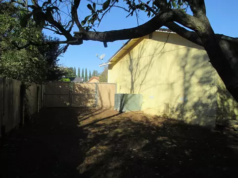2563 Velia St, Redding, CA 96002 photo 6