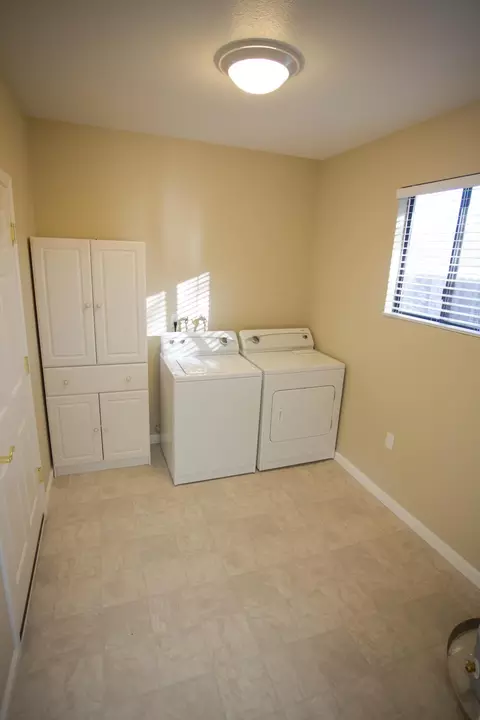 2563 Velia St, Redding, CA 96002 photo 32