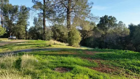 4560 Kayla Dr, Redding, CA 96002 photo 2