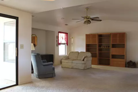 3040 Howard Dr, Redding, CA 96001 photo 2