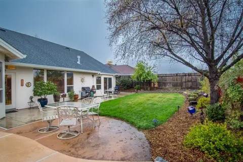 2239 Everest, Redding, CA 96001 photo 29
