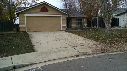 880 Mallard St, Redding, CA 96003 photo 2