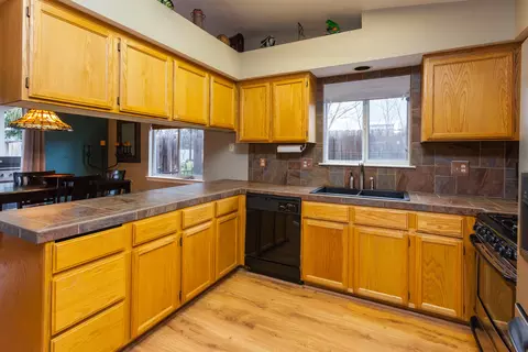 1872 Juarez Ln, Redding, CA 96003 photo 11