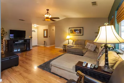 1872 Juarez Ln, Redding, CA 96003 photo 4