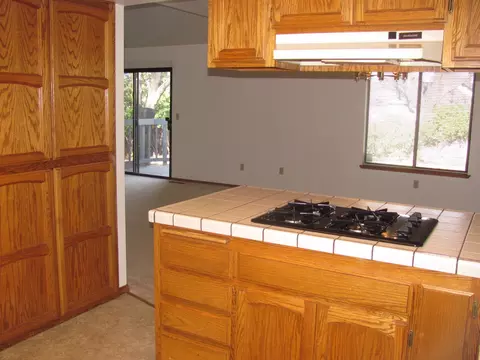 2052 Kildare Dr, Redding, CA 96001 photo 4