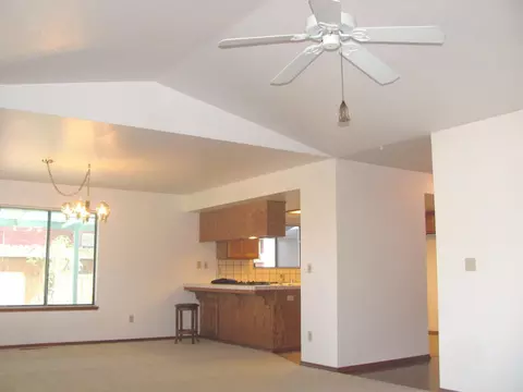 2052 Kildare Dr, Redding, CA 96001 photo 2