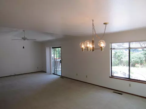 2052 Kildare Dr, Redding, CA 96001 photo 17