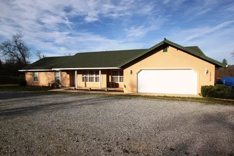 19350 Raintree Ln, Redding, CA 96003 photo 1