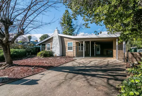 804 Loma St, Redding, CA 96003 photo 2