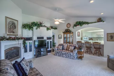 12348 Manzanoaks Dr, Redding, CA 96003 photo 5