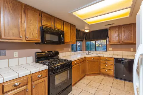 3676 Cherrywood Dr, Redding, CA 96002 photo 9