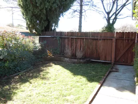 1385 Almond Ave, Redding, CA 96001 photo 9