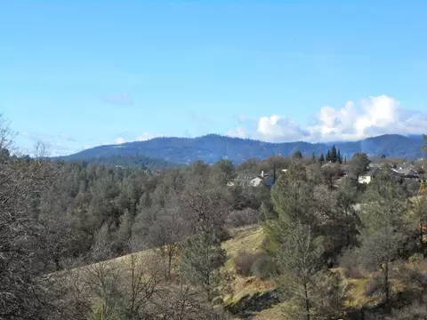 3882 Wolverine Dr, Redding, CA 96001 photo 3