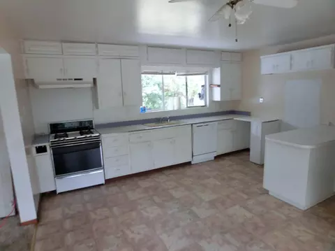 1476 Riviera, Redding, CA 96001 photo 2