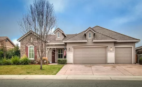 667 Woodacre, Redding, CA 96002 photo 1